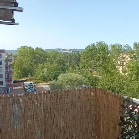 Apartment компактен тристаен апартамент